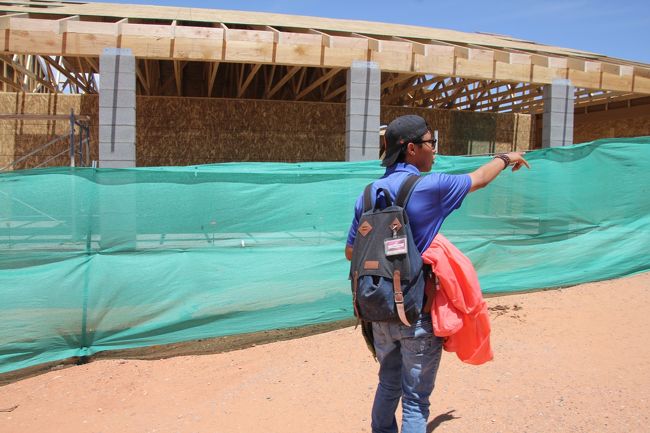 今回のガイドのキャリーさん。若干の日本語ならオッケーでした。