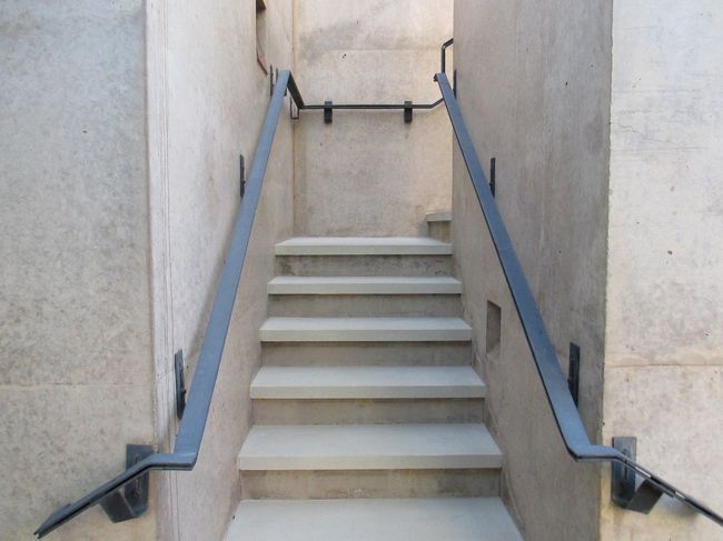 階段を上がると