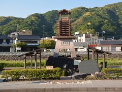 そのすぐ横には、足湯があります。
「黄金の湯」があります。
