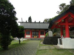 大神山神社。右の手水舎鳥が水浴びするから。扉が閉まっていた。