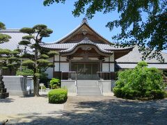 5番札所　地蔵寺　4番札所に行こうと思ったら　途中に5番札所の案内が！順番通りに回らなくてもいいとのことだったので　先に5番札所へ。
奥には　200体余りの木造羅漢像が並んでいる。200円払って入る。
お金を払う場所には誰もいない。勝手にお金をそこに置いていくだけ。そしてそこに　おつりの小銭までも用意されている。おつりを置きっぱなしでもなくならない＼(^o^)／　日本はつくづくいい国だと思う。