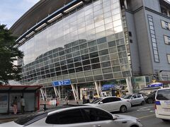 　ホテルを出ると、目の前が釜山駅です。