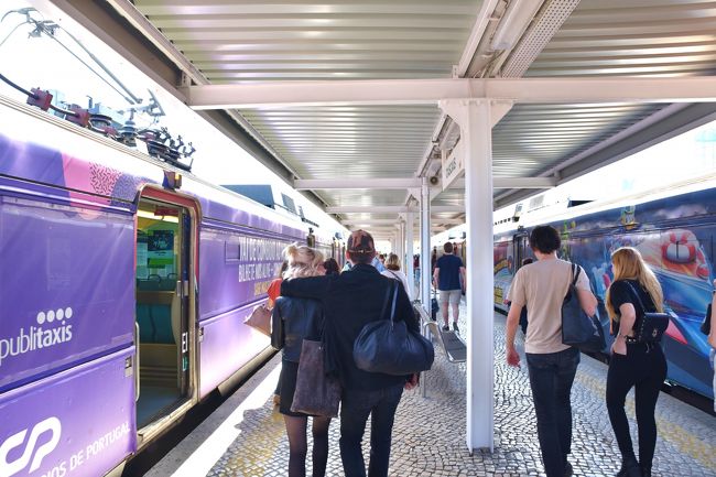カシス・ド・ソドレ駅から、カスカイス駅まで約40分。小さな鉄道の旅の始まりです。