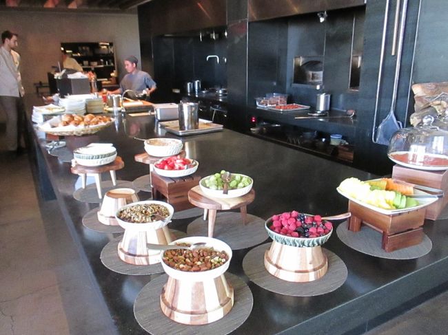 フルーツなどはセルフで。