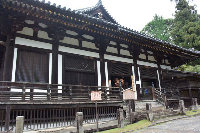 東大寺法華堂(三月堂) です。