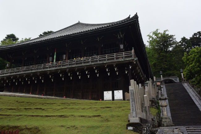 東大寺二月堂です。