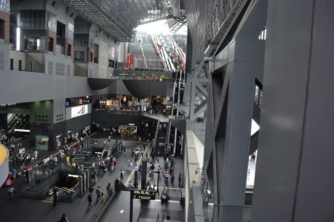 そろそろ待ち合わせの時間です。<br />待ち合わせ場所へ…。<br />その後、夕食用の駅弁を購入したりして、新幹線に無事乗車。<br />そして無事帰宅しました。<br />雨に降られましたが、そのお陰で暑くはなく気持ち良かったです。<br />予定では、1日目に飛鳥で二面石・亀石・猿石なども観光予定でした。今回は見ることが出来ませんでしたが、また、機会がありましたら見たいと思います。<br />