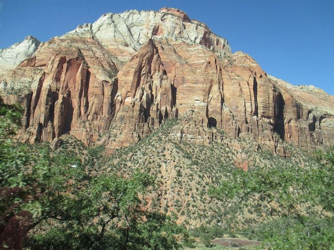 何ヶ所かビューポイントに寄ります。<br />以前来た時は、公園内のバスに乗って、ハイキングしましたが、今回はほとんど車窓からの景色を楽しみました。