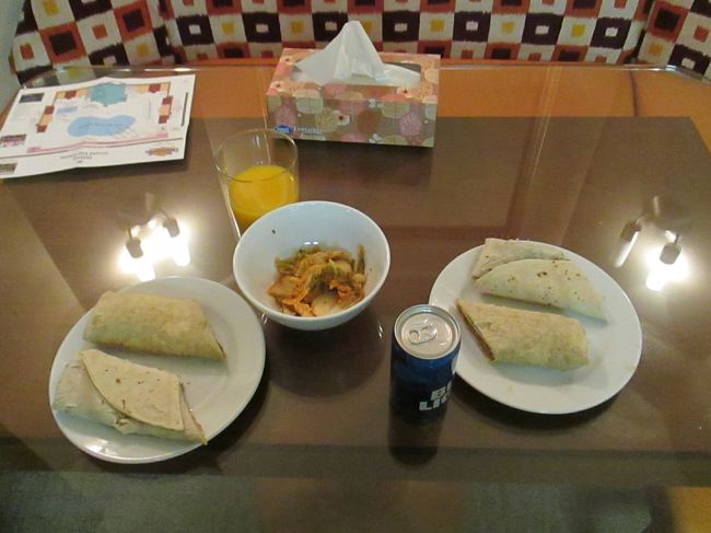 1ドルパニーニとサラダ、それとなぜかキムチ。<br />長かった1日が終わります。<br />あー疲れたけど、楽しかったなぁー