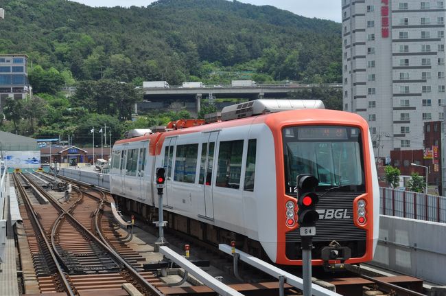 　電車がいったん引き込み線に入ります。