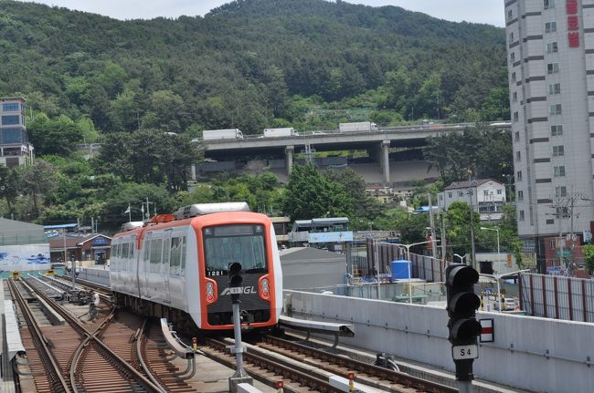 　電車がいったん引き込み線に入ります。