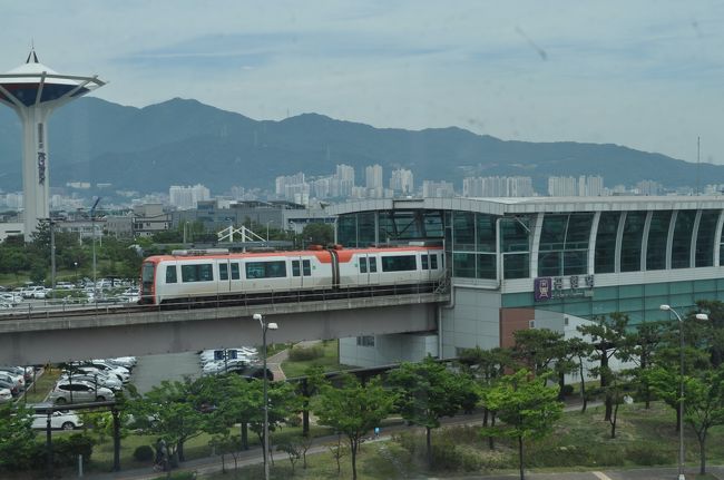 　軽電鉄ながめます。