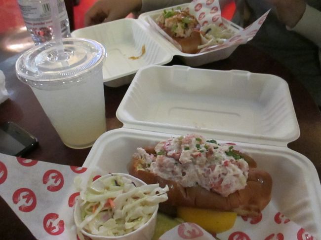 オーダーのしかた<br />Step1 　ロブスターロールをチョイス。<br />Step2　カジュアルスタイルをチョイス。<br />なんとかオーダーできました。