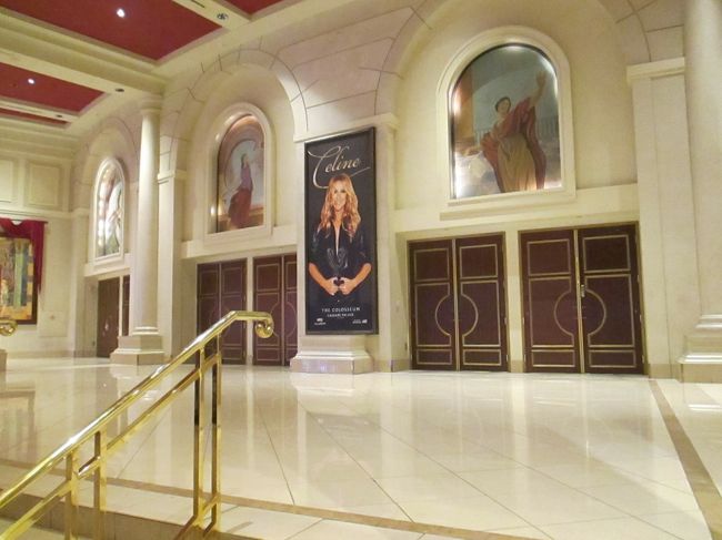 フラミンゴで降車して、反対側のシーザースパレスへ。<br />今夜予約している、セリーヌディオンのチケットを受け取りにwill callへ行き、<br />会場の場所も確認しました。ベガスのホテルは広すぎてホテルの中でも迷いがちです。