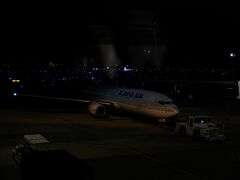搭乗便は大韓航空720便で機材はHL8272。尚、現在この便は深夜発早朝着の時間に運航されています。