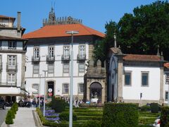 　次に旧市街に行きます。どなたかの旅行記に市街は道が狭いので車で入らない方がいいと書かれていたので、ちょっと離れた地下駐車場に停めました。

　※駐車場情報　41°26'29.1"N 8°17'27.2"W