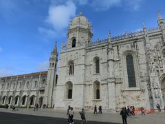 ジェロニモス修道院
Mosteiro dos Jeronimos
は、まさに大航海時代の遺産ですね。
ポルトガルやスペインは昔の植民地時代の富の遺産で生活できるほどですね。
この修道院も300年もかけてこの大きな建物を建てたそうです。
凄いですね。
その時代の富の蓄積は莫大なのですね。