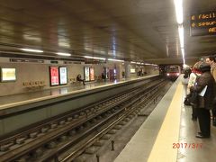 地下鉄
Metro
は、ホテルに帰る時に、ロシオ駅から、
グリーンラインに乗り、レッドラインに乗り換えて
オリエント駅まで乗った。