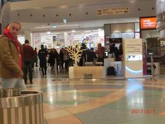 オリエンテ駅
Gare do Oriente
は、大きな駅で、地下鉄とポルトガル国鉄が通っています。
ロシオ駅から乗ってここで降りました。
Centro Comercial Vasco da Gama と言う大きなショッピングセンターがあり、
ここのスーパーに寄ってお土産を買いました。