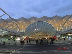 オリエント駅です。
ポルトガルの鉄道は、ポルトガル国鉄、地下鉄、トラムがあり、
トラムとメトロには乗りました。
ロシオ広場のショップでViva Viagemを買って、1日乗り放題のチャージ。
都度の場合は、メトロ1.4、トラム1.25ユーロ。