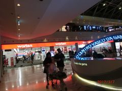 カイス ド ソドレ駅
Cais do Sodre Station
は、ポルトガル国鉄とメトロが通っており、
国鉄はここから西に伸びている。
トラムもこの駅前から乗れて、私たちはリベイラ市場で
ランチの後、トラム15番でロシオ広場に行きました。