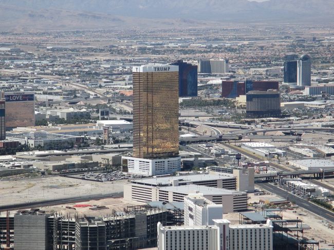 ここでも一番目立つトランプタワー