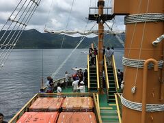 元箱根港から海賊船にて芦ノ湖遊覧。
標高が高いせいか、かなり涼しかったです。