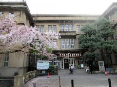 元小学校後で喫茶室や映画の上映をやっていました。