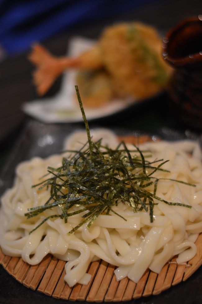 私は冷たいきしめんを注文。<br />名古屋名物できしめんだけは食べた事が無かったので、やっと食べる事が出来て嬉しい。<br /><br />旅行2日目に熱を出してしまいまだ本調子ではなく、あまり食欲は無いのですが、冷たいきしめんは食べやすくて今の体調にぴったり。<br />こしがあってすごく美味しい。