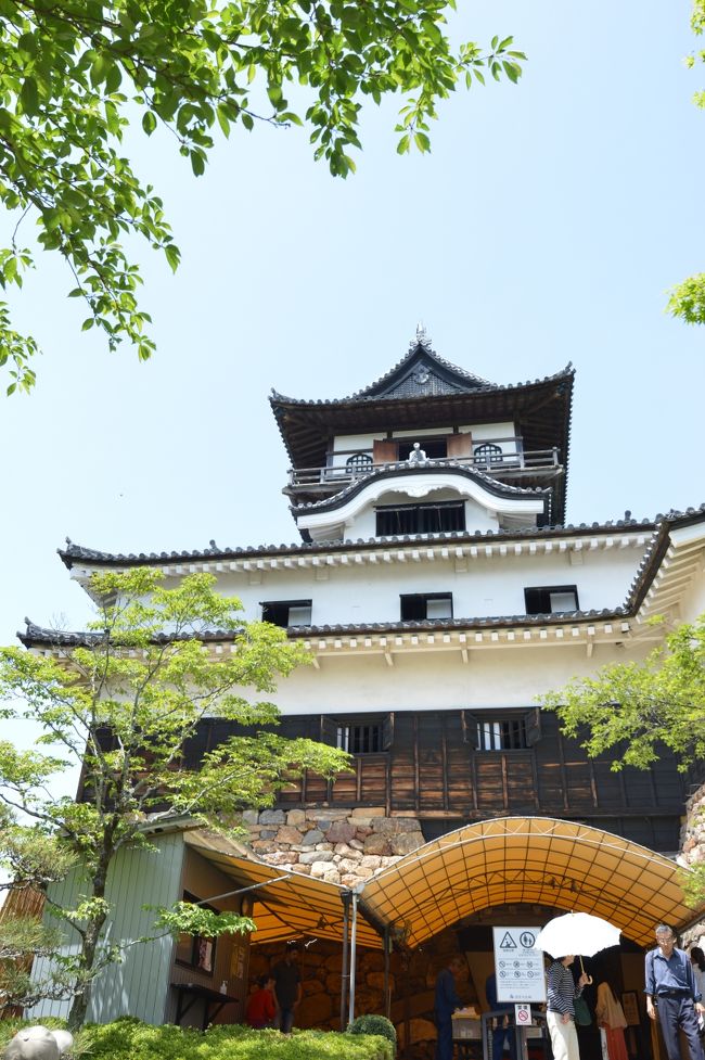 犬山城は国宝で、織田信長の叔父さんが建てた日本最古の木造天守だそうです。