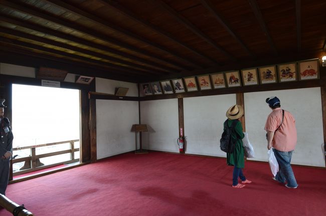 今日は平日のせいか観光客は殆どいません。<br />初日の松本城とえらい違いです。