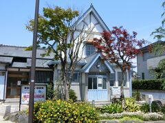旧濱野医院。昭和初期の洋風建築。可愛い建物だ。
中の見学は土日のみらしい。