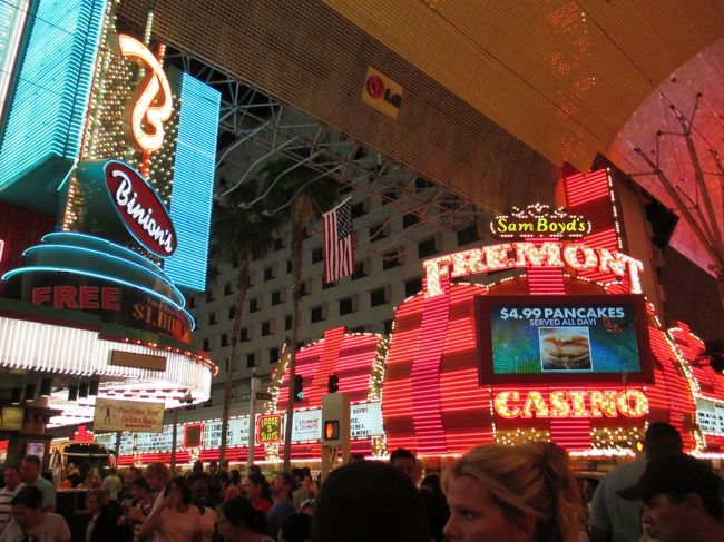 ここのコーナーの電飾が好き