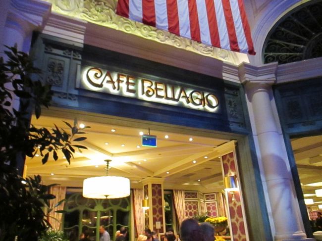 10時近くなので、あいてるお店で食事することにします。<br />カフェベラージオ。