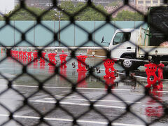 チーバくん増殖中

またしても雨が降っています。
でも、もう帰るだけだからまあいいか。

初めての空の旅、楽しゅうございました。
もうすでに、７月の新千歳空港行きGetしちゃいました。
すっかり飛行機にはまってしまった旅でした。