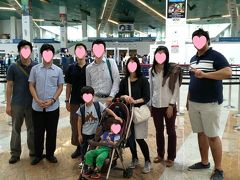 昼飯を食べた後はクルーズターミナルまで送ってもらいました。シンガポールにはクルーズターミナルが複数あり、今回乗る「マリナーオブザシーズ」はマリーナ・ベイ・クルーズ・センターから出ます。送ってくれた知人たちとの記念写真。それでは行ってきます！