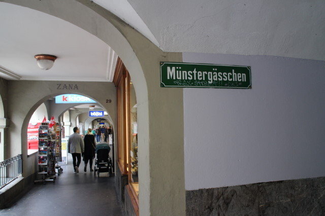 大聖堂に向かいます。