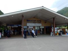 松本駅からは、上高地線で新島々駅に行き、そこからバスで上高地。

何気に松本駅からも2時間ぐらいかかります。