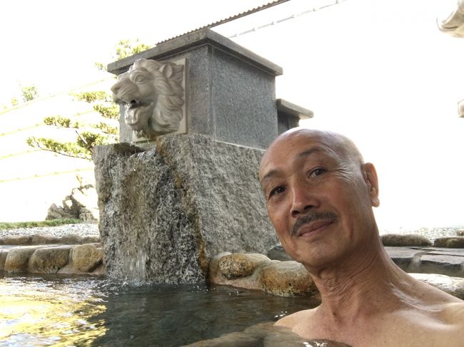 露天風呂が頭でも気持ちよく温度も高くなくって1時間位入っていましたリラックスできましたよ