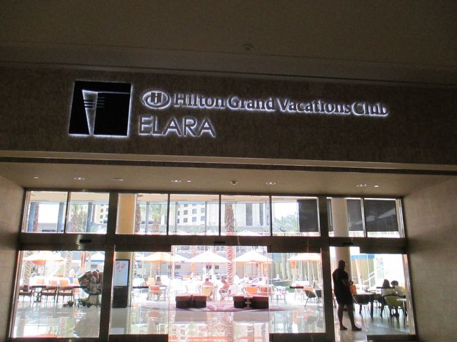 10時にチェックアウトして、ウォルマートにばらまき用のお土産を買いに行きました。レンタカーリターンは4時なので時間あります。<br />まずは、プラネットハリウッドに行きます。<br />パーキングからホテルに行くのに、ミラクルマイルショップの中を通ります。<br />途中、ヒルトンのエラーラ覗いてみます。ザ・リゾートって感じで、次はここに泊まりたいと意見が一致しました。