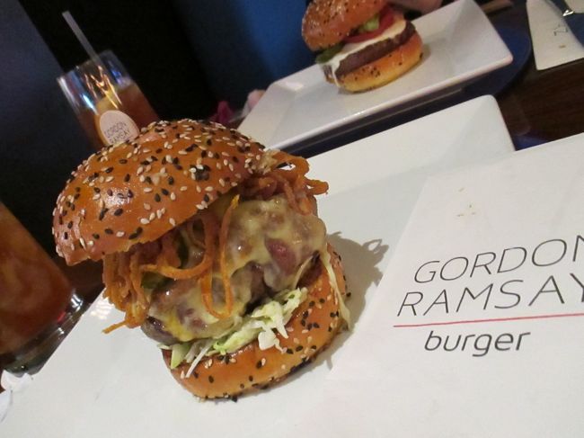 並んでいるだけの事はありますねー<br />美味しいです。オニオンリングも美味しかったです。