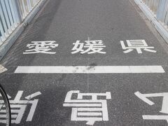 生口島から大三島に渡る橋、多々羅大橋です。

ここには、県境があります。

広島県から愛媛県へ突入！！
