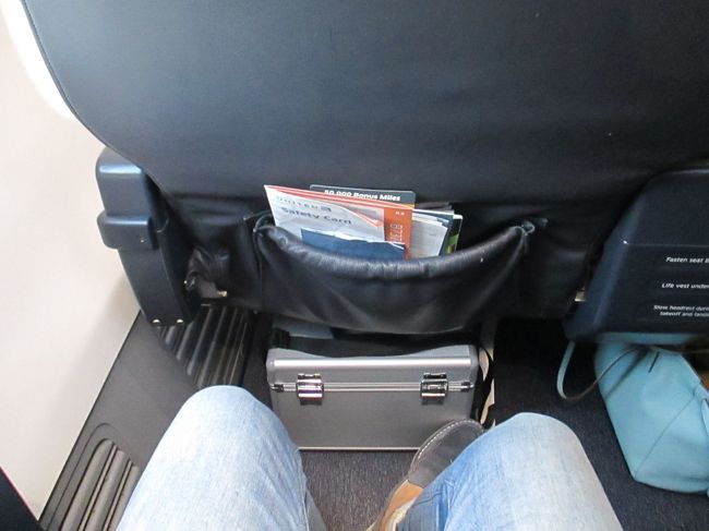 搭乗時間になりました。Ｄ51ゲートは無人のトレインで向かいます。<br />ゲートでブザーが鳴り、プレミアムシートにアップグレードしてもらいました。<br />チェックインであれだけ迷惑かけたのに、ありがとうユナイテッドさん<br />