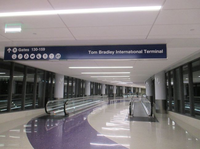 綺麗なコンコースです。