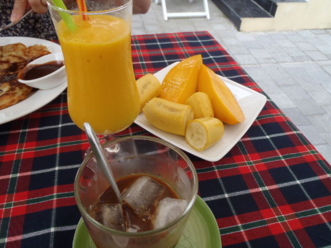 デザートにトロピカルフルーツ。<br />毎朝、完熟のマンゴーが出されたが、此れは甘くて美味しかった。<br />ベトナムコーヒー＆マンゴジュースの簡単朝食を済ませ・・・<br />