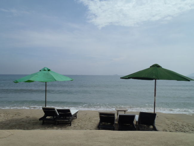 日差しが柔らかい午前中からビーチ三昧をすることにして・・・<br />