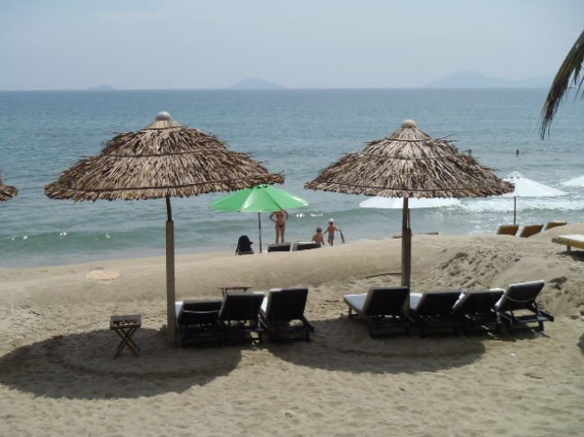 早速・ビーチへ出かけたが・・・<br />午前中でもかなり厳しい日差しである。