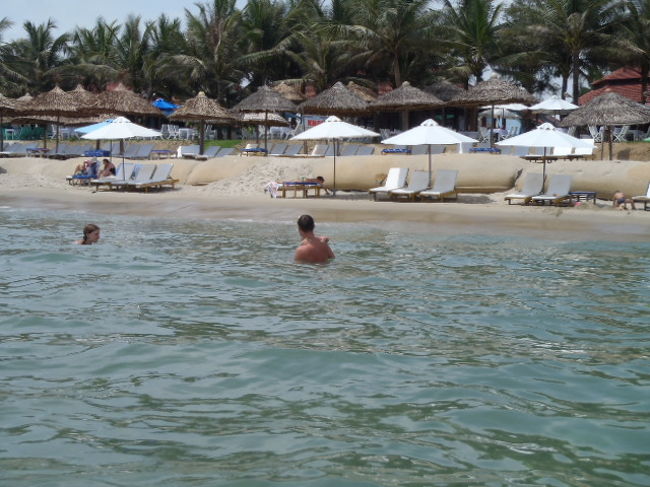 暑くなってくると海に入って、<br />クールダウンしながら・・・