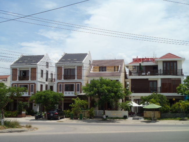 夕方まで良い気分でのんびりとビーチで過ごしていたら、<br />さすがに真っ黒に日焼け・・・