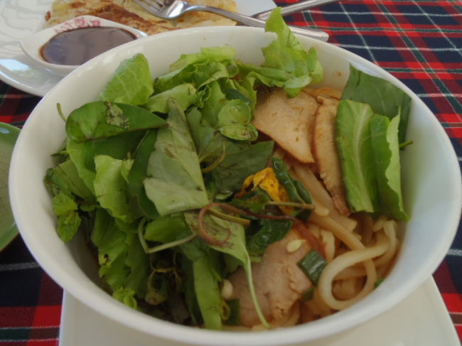 ホイアン名物のカオラウらしき品を、<br />朝食にして・・・